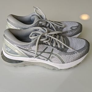 Women's Aasics gel nimbus 21 running sneakers